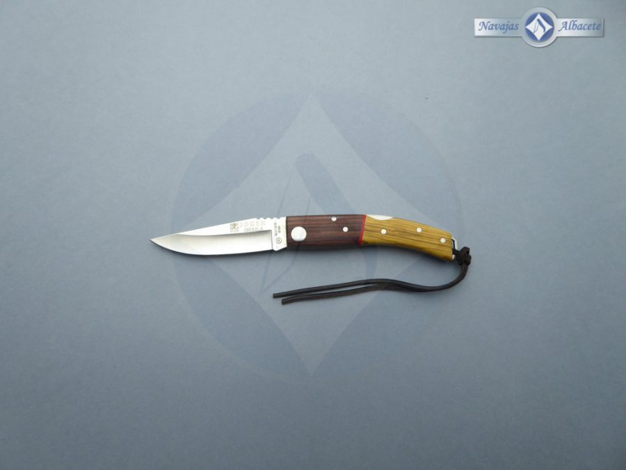 Navaja deportiva artesanal hecha a mano en Albacete