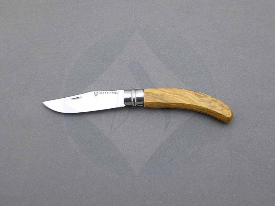 Navaja campera Joker fabricada en Albacete con mango de madera de olivo y hoja de acero Inox